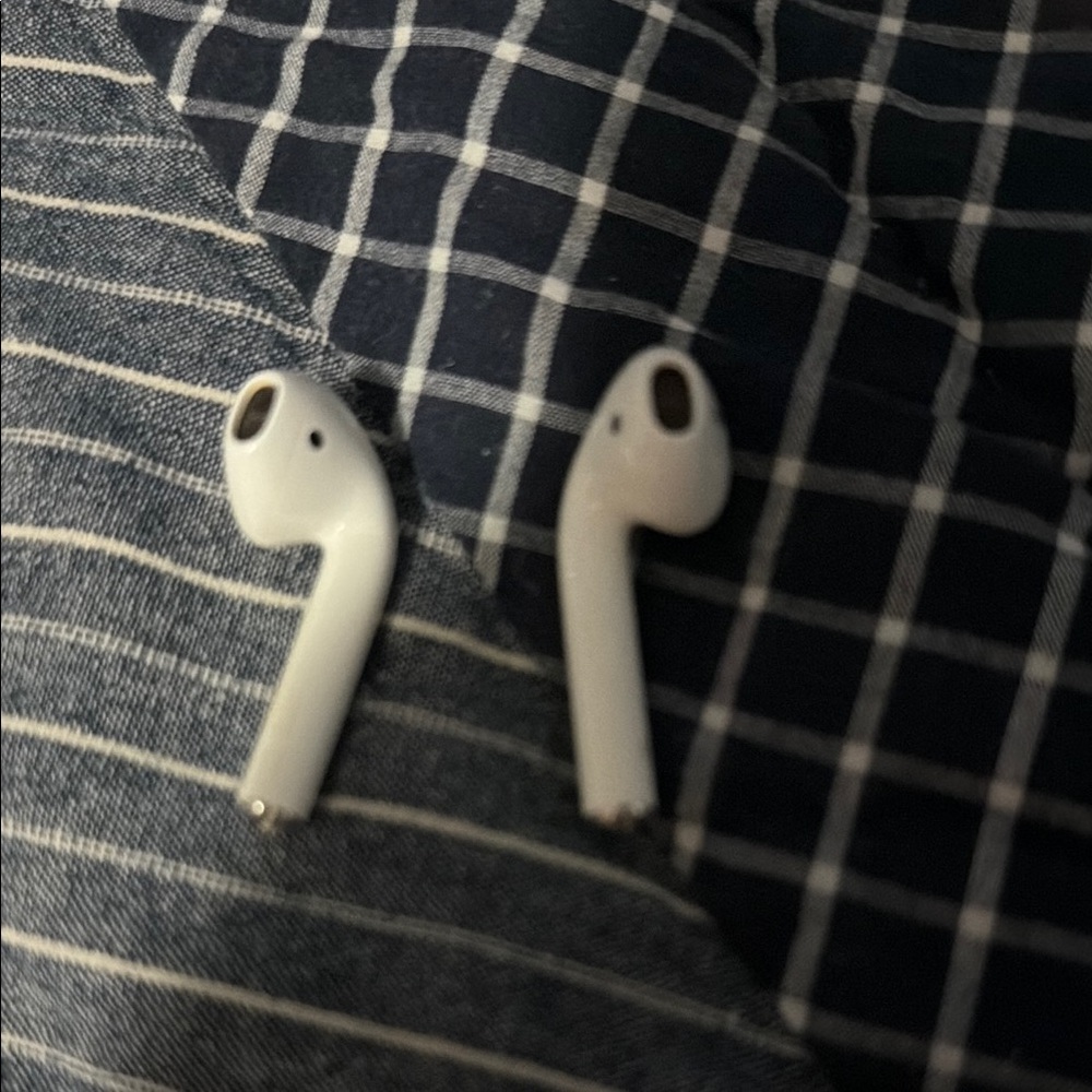 Compact White Wireless Earbuds Case